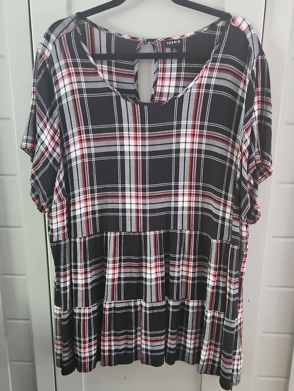 torrid Black, White & Red Plaid Tiered Short Sleeve Blouse Ptp 27 L30